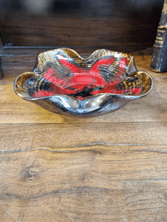 Coupe à fruits rouge et noir